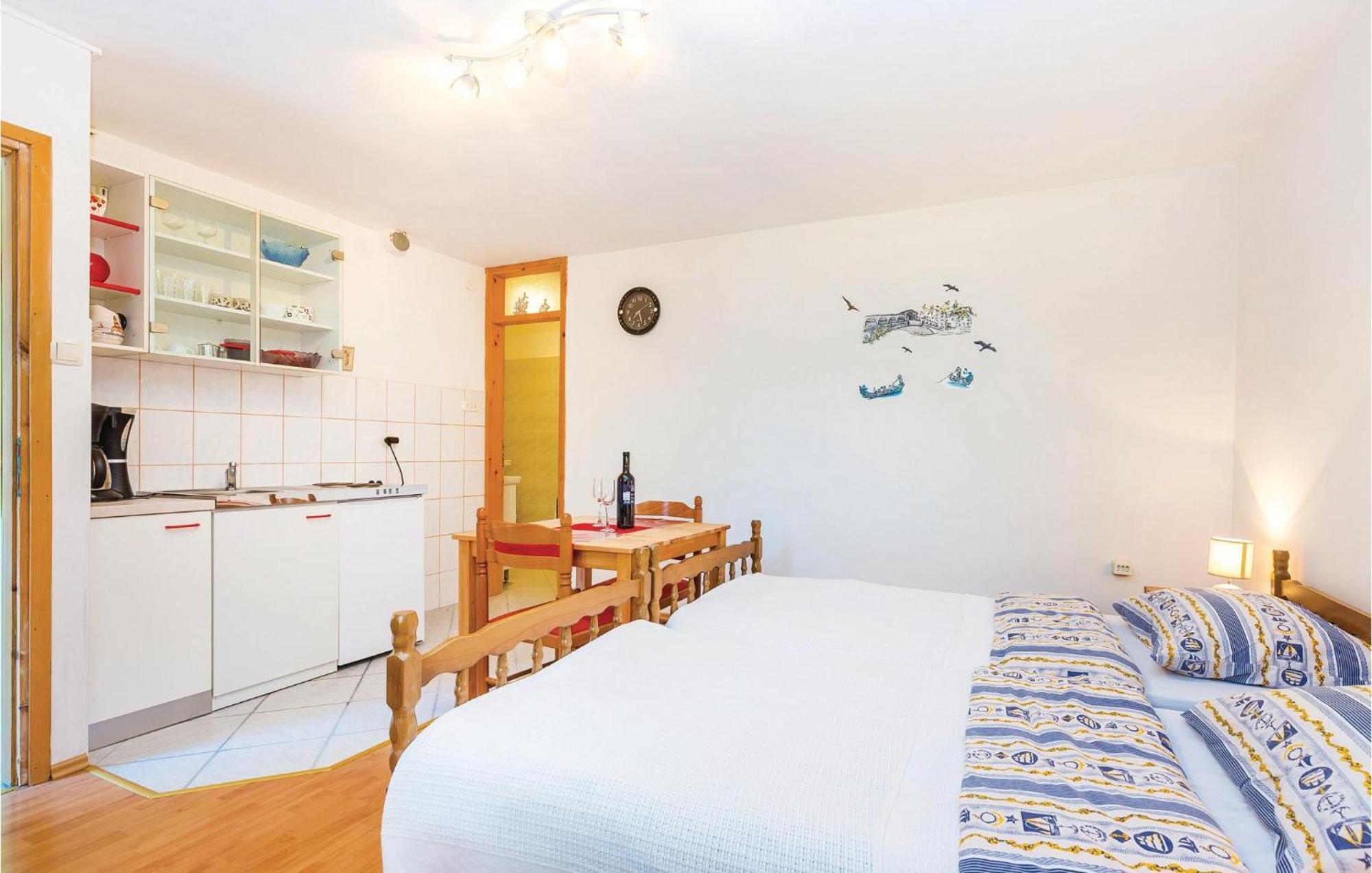 Stunning Apartment In Bakar With Kitchen Eksteriør billede
